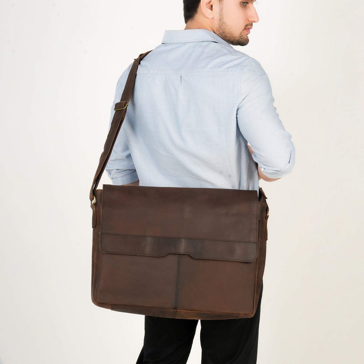 Godzi Buffalo Leather Messenger Bag β Vintage 18