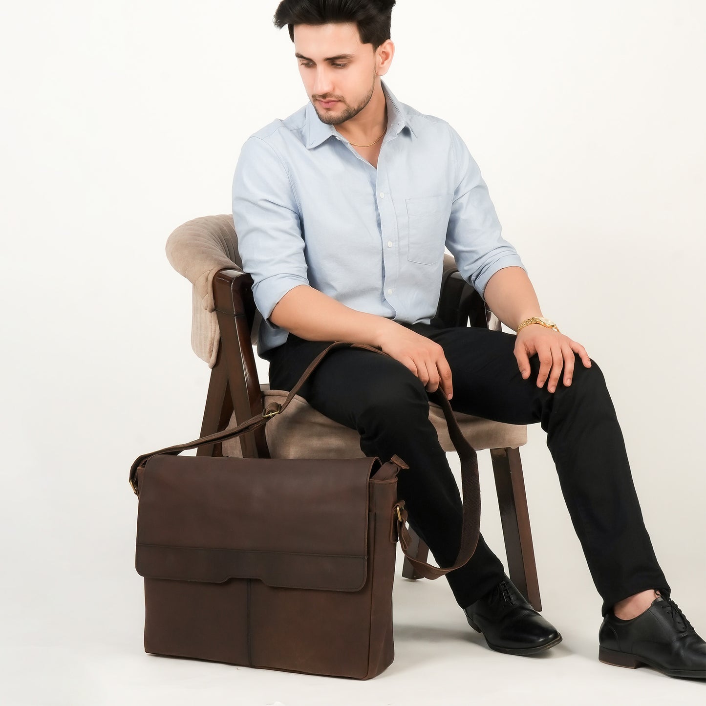 Godzi Buffalo Leather Messenger Bag β Vintage 18