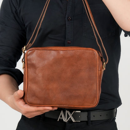 Godzi Unisex Leather Crossbody Bag – Compact Brown