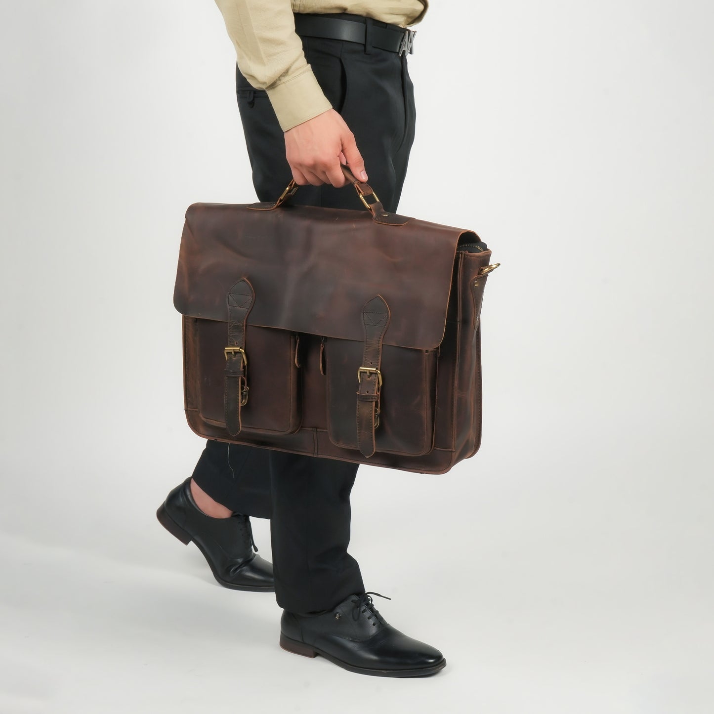 Godzi Buffalo Leather Messenger – The Designer