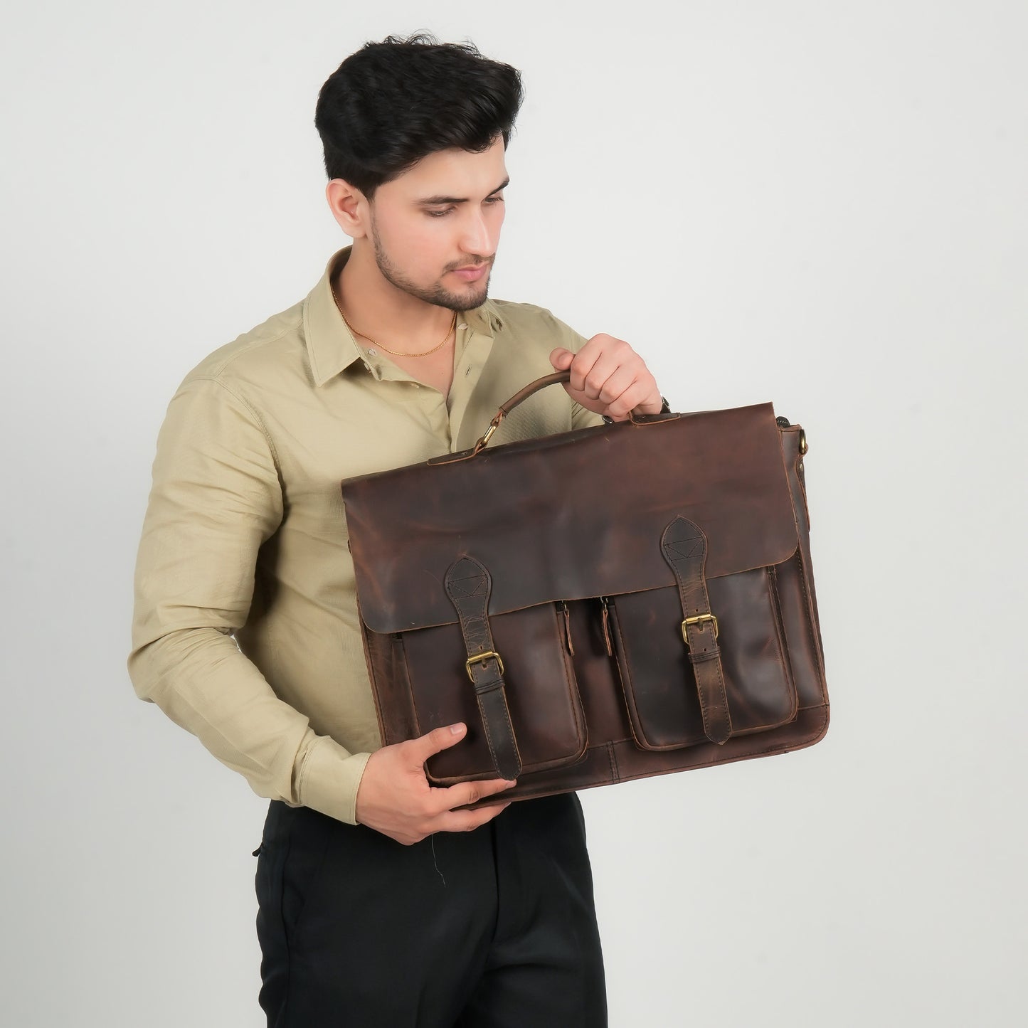 Godzi Buffalo Leather Messenger – The Designer